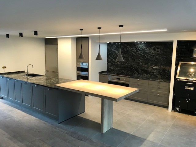 Indian Black Porselen