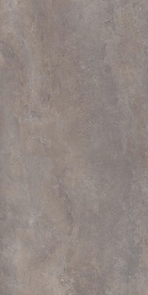 Toprak tonlarında, doğal taş ve beton dokulu Infinity Buxy Select porselen tezgah plakasının yakın plan görünümü.