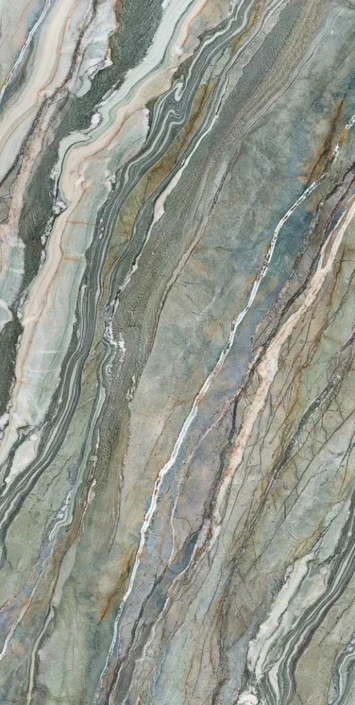 Yeşil, gri ve bej tonlarda, dalgalı damarlı Infinity Royal Peacock porselen tezgah plakası.