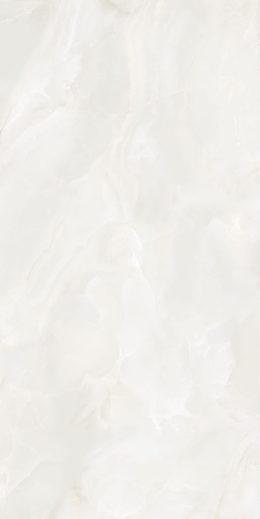 Doğal alabaster taşı görünümlü, beyaz ve krem tonlarında bulutsu damarlara sahip Lapidura Alabastro White porselen plaka yüzeyi.