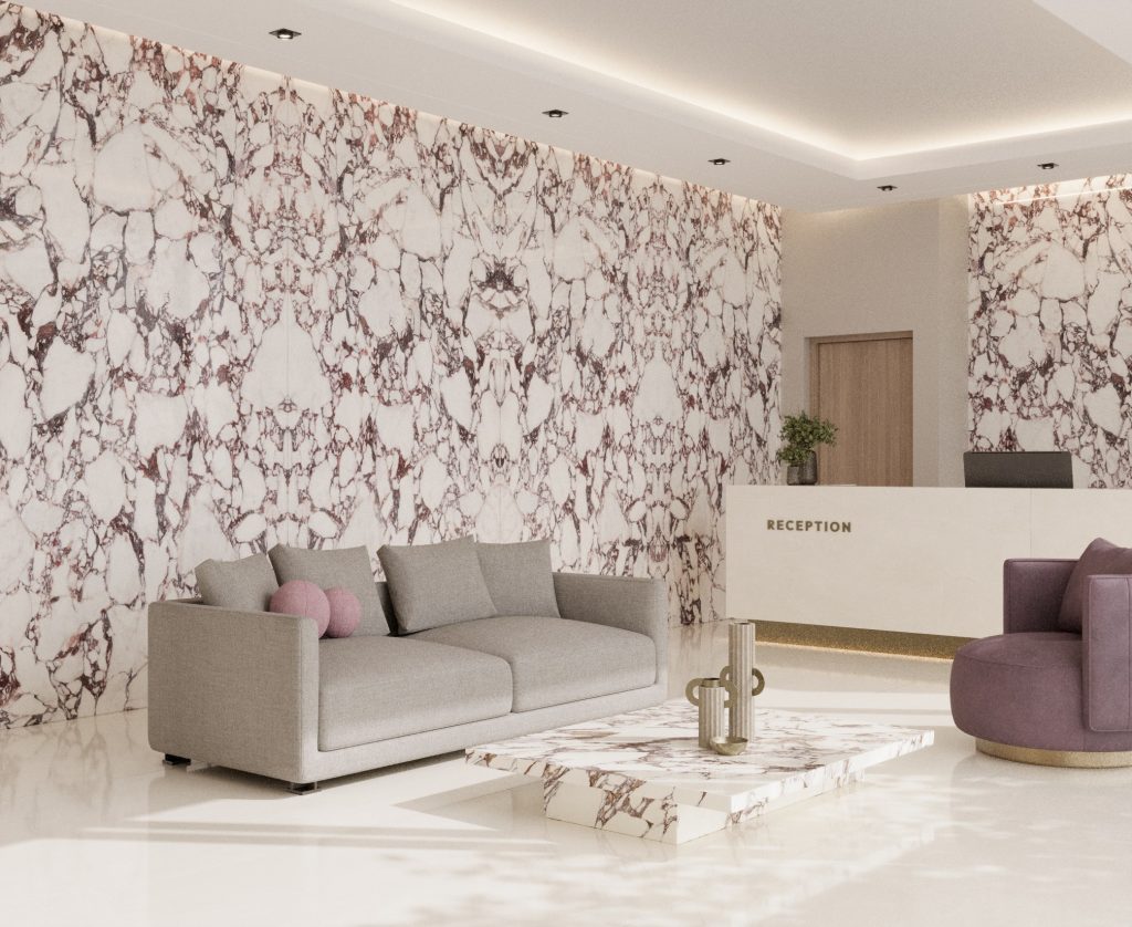 Lapidura Calacatta Viola porselen duvar ve sehpa. Beyaz zeminli, belirgin mor damarlı modern lobi tasarımı.