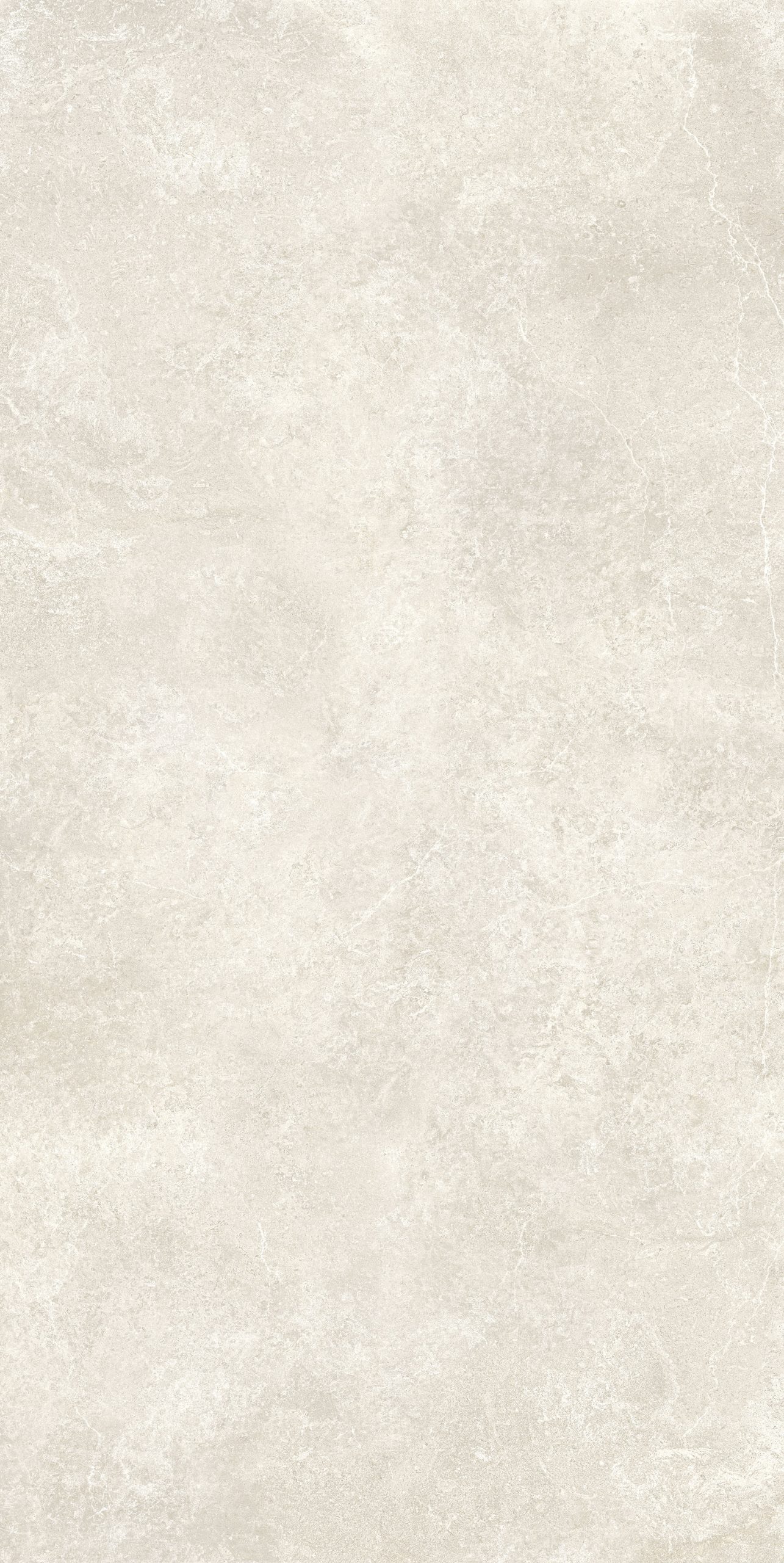 Doğal kireçtaşı dokulu, fildişi ve bej tonlarında, mat yüzeyli Lapidura Limestone Ivory porselen plaka yakın çekim.