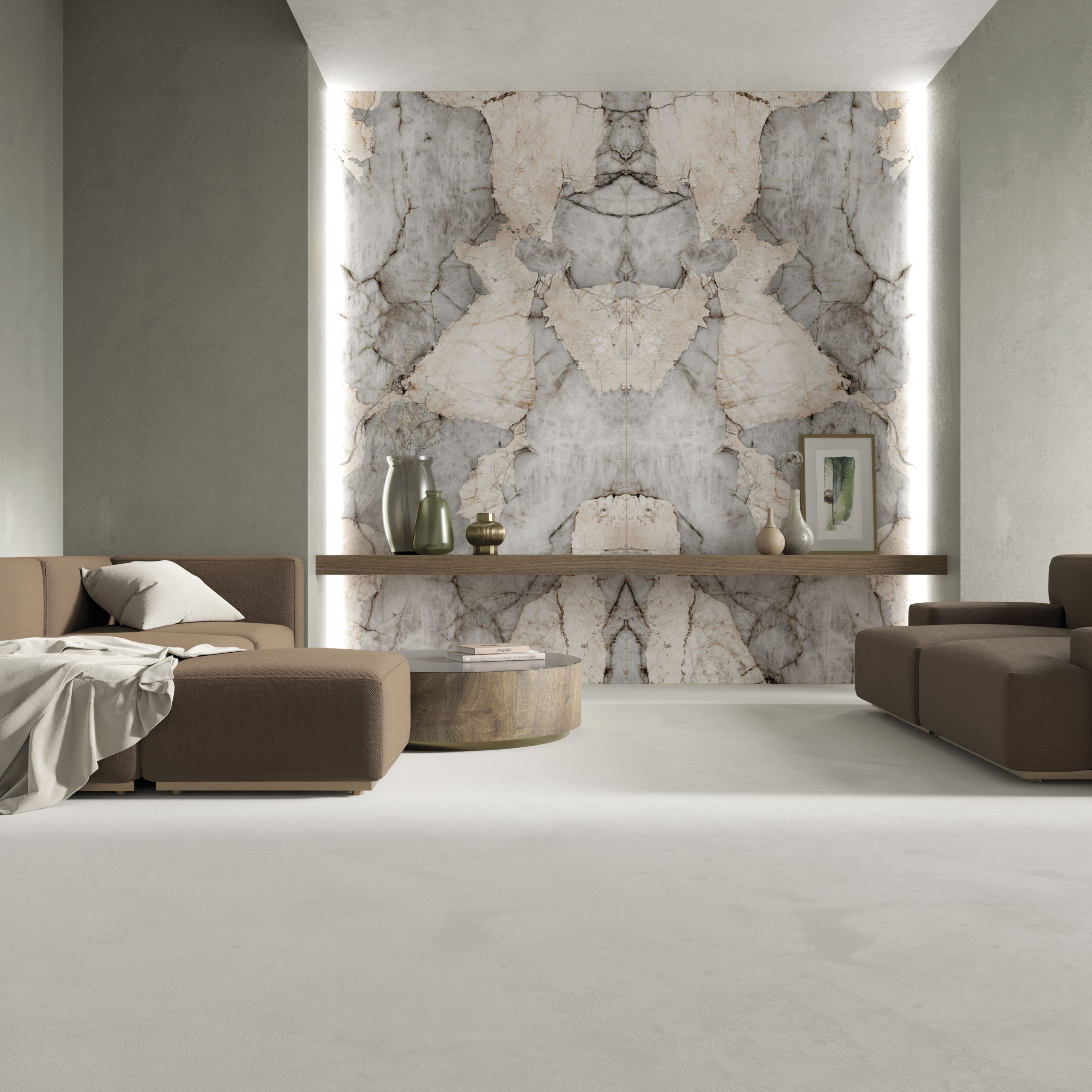 Bej ve gri damarlı Lapidura Precious Stone porselen levha ile aydınlatmalı, bookmatch desenli modern duvar kaplaması.