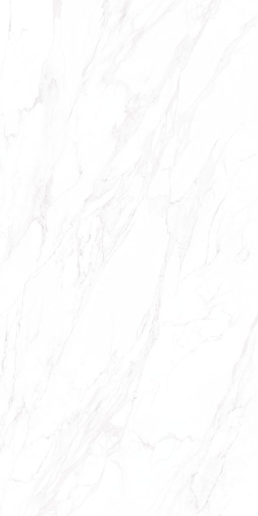 Beyaz zemin üzerinde açık gri, çapraz damarlı Lapidura Statuario Imperiale Light porselen tezgah yüzeyi.