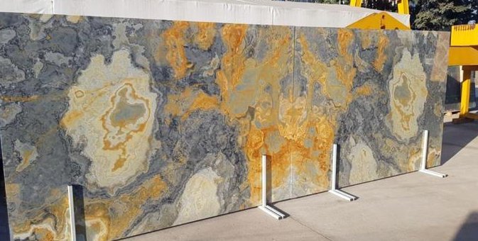 Golden Onyx Plaka