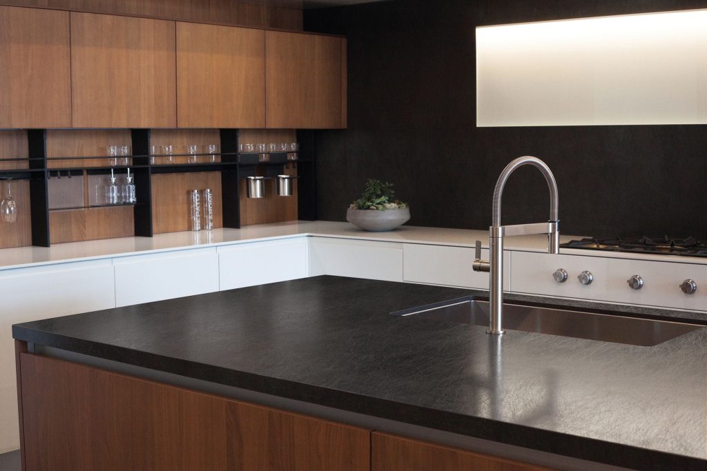 Laminam Seta Liquorice