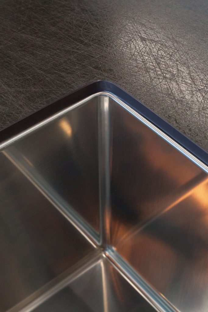 Laminam Seta Liquorice